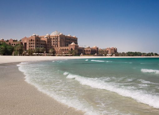 قصر الامارات يوفر أروع العطلات في نادي الشاطئ