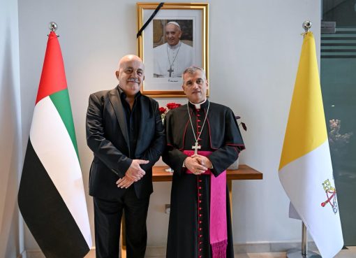 السفير الفلسطيني بالامارات يعزي بوفاة البابا