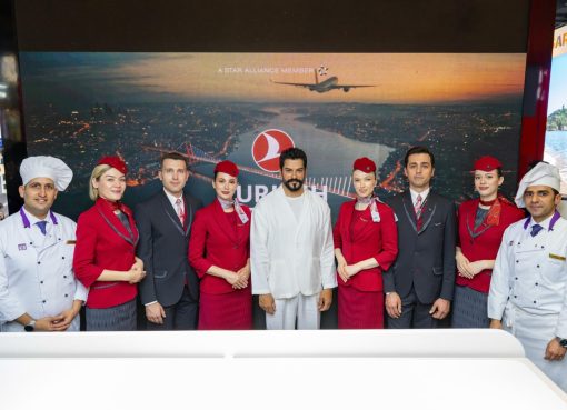 الخطوط الجوية التركية تكشف عن فيلم ترويجي جديد مع بوراك أوزجيفيت في سوق السفر العربي 2025