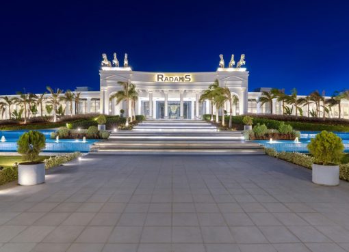 فنادق ريكسوس مصر تستضيف النجمة العالمية جينيفر لوبيز في شرم الشيخ لإطلاق جولتها العالمية