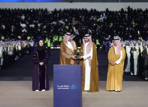 ضمن سلسلة مبادراته المجتمعية لدعم التعليم وتمكين الكفاءات الوطنية: أمير المدينة المنورة يكرّم البنك العربي الوطنيanb