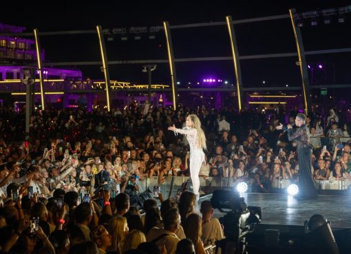 ليلة من الإبداع الموسيقي: جنيفر لوبيز تتألق على مسرح ريكسوس راداميس شرم الشيخ