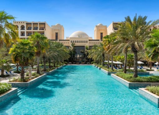 اكتشف عالم الإقامة الشاملة كلياً في ريكسوس المعيريض رأس الخيمة