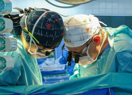 “التخصصي” ينجح في زراعة قلب لطفل سعودي بعد نقله من متبرع متوفى دماغياً في الإمارات