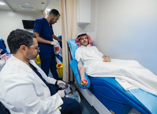 انطلاق حملة التبرع بالدم في المزاد الدولي لمزارع إنتاج الصقور 2025