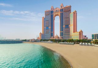 فندق ريكسوس مارينا أبوظبي يحتفل باليوم الوطني السعودي مع عروض إقامة حصرية