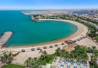 ريكسوس المعيريض رأس الخيمة يطلق دورات رياضية عالمية المستوى على شاطئ البحر