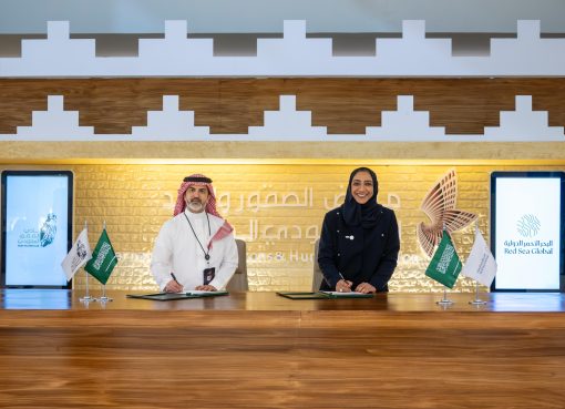 نادي الصقور السعودي و”البحر الأحمر الدولية” يوقّعان مذكرة للتعاون في الاستدامة البيئية وحماية مواطن الصقور